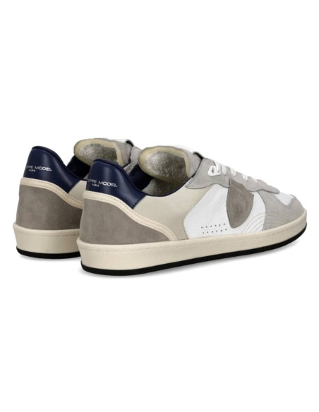 Sneakers Pgal Blanc Gris Et Bleu Homme Philippe Model présentées portées de dos｜Magasin Homme Toulouse