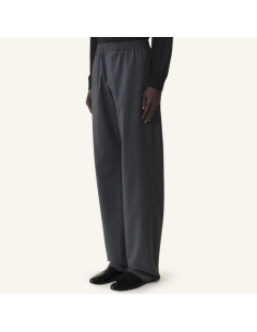 Pantalon Fluide En Flanelle De Laine Charcoal Homme Lanvin présenté porté de face｜Boutique Homme Toulouse