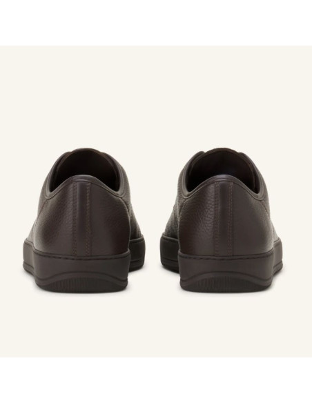 Sneakers DBB1 En Cuir Grainé Et Nappa Chocolat Homme Lanvin présentées portées de dos｜Magasin Homme Toulouse