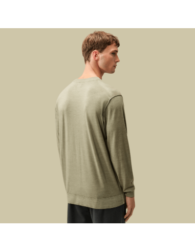 Pull En Laine Mérinos Fallen Rock Beige Homme C.P. Company présenté porté de dos|Boutique Homme Toulouse Pull En Laine Mérinos Fallen Rock Beige Homme C.P. Company présenté porté de dos|Boutique Homme Toulouse