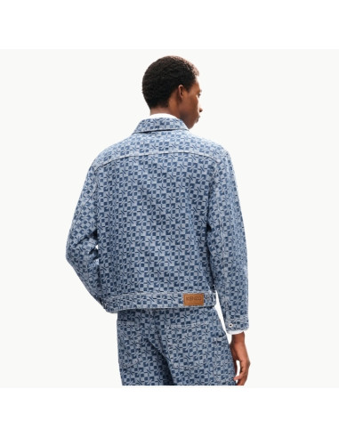 Veste 'Kenzogram' En Denim Japonais Blue Denim Homme Kenzo présentée portée de dos|Magasin Homme Toulouse Veste 'Kenzogram' En Denim Japonais Blue Denim Homme Kenzo présentée portée de dos|Magasin Homme Toulouse