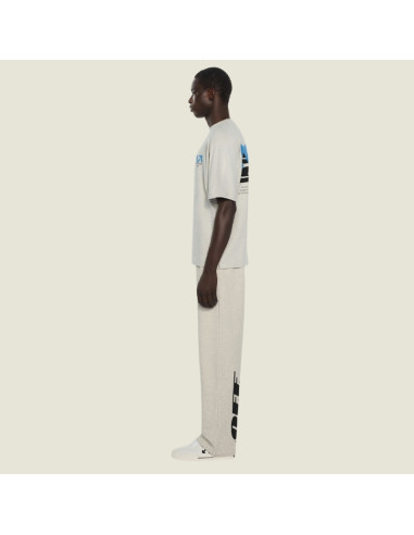 Pantalon De Survêtement Half Gris Homme Off-White présenté porté de profil|Magasin Homme Toulouse Pantalon De Survêtement Half Gris Homme Off-White présenté porté de profil|Magasin Homme Toulouse