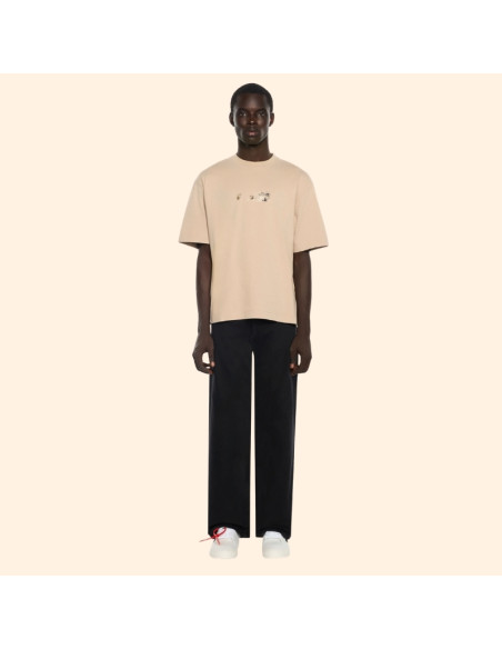 T-Shirt Arrow Beige Homme Off-White présenté porté de face｜Magasin Homme Toulouse