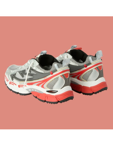 Be Right Back Gris Rouge Homme Off-White présentée de derrière de côté|Magasin Homme Toulouse Be Right Back Gris Rouge Homme Off-White présentée de derrière de côté|Magasin Homme Toulouse