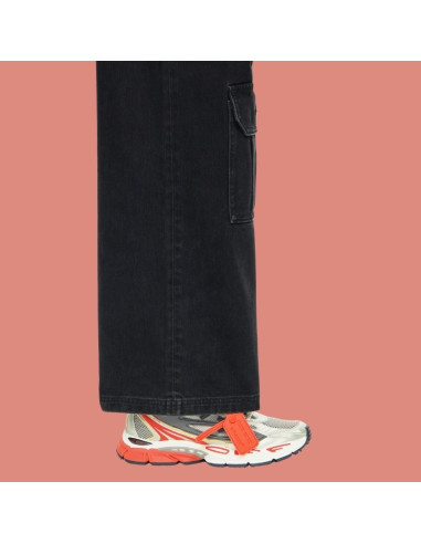 Be Right Back Gris Rouge Homme Off-White présentée portée de côté|Magasin Homme Toulouse Be Right Back Gris Rouge Homme Off-White présentée portée de côté|Magasin Homme Toulouse