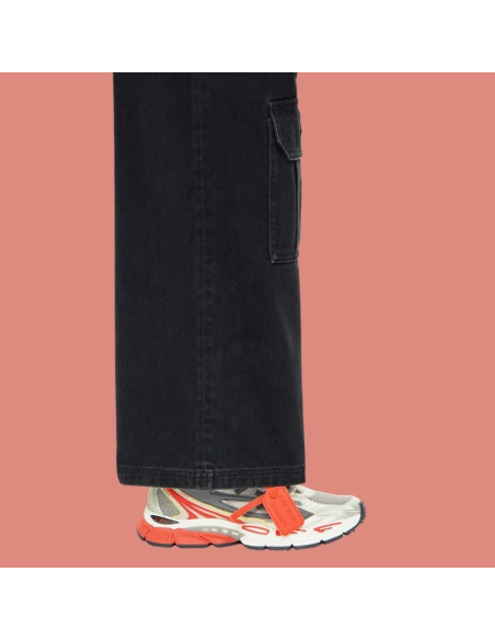 Be Right Back Gris Rouge Homme Off-White présentée portée de côté｜Magasin Homme Toulouse