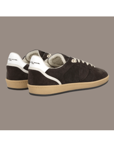 Sneaker Pgal Low Brun Homme Philippe Model présentée sur le côté de derrière|Magasin Homme Toulouse Sneaker Pgal Low Brun Homme Philippe Model présentée sur le côté de derrière|Magasin Homme Toulouse