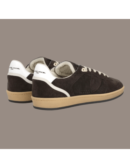 Sneaker Pgal Low Brun Homme Philippe Model présentée sur le côté de derrière｜Magasin Homme Toulouse