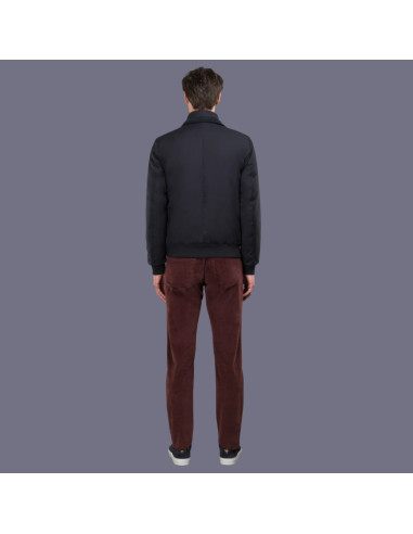 Janos-Pum Bleu Foncé Homme Moorer présentée portée de dos|Magasin Homme Toulouse Janos-Pum Bleu Foncé Homme Moorer présentée portée de dos|Magasin Homme Toulouse