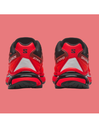 XT-EVO Noir Rouge Flamboyant Homme Salomon présentée de derrière|Magasin Homme Toulouse XT-EVO Noir Rouge Flamboyant Homme Salomon présentée de derrière|Magasin Homme Toulouse