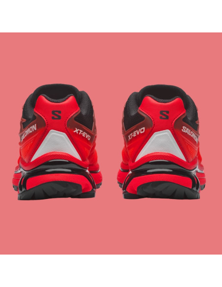XT-EVO Noir Rouge Flamboyant Homme Salomon présentée de derrière｜Magasin Homme Toulouse