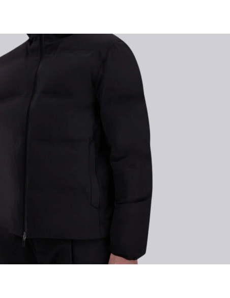 New Impact Noir Homme Herno présenté porté zoomé｜Magasin Homme Toulouse
