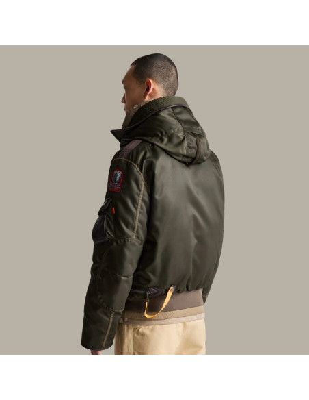 Gobi 20th Vert Romarin Homme Parajumpers présenté porté de dos｜Magasin Homme Toulouse