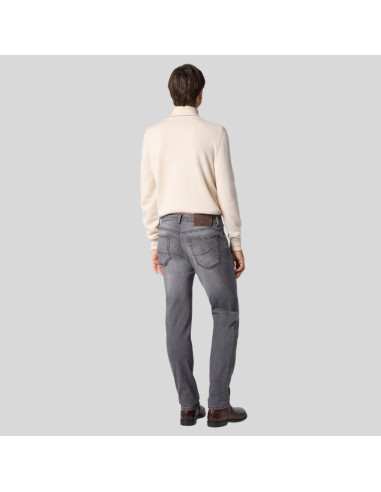 Jean Bard Noir Homme Jacob Cohen présenté porté de dos|Magasin Homme Toulouse Jean Bard Noir Homme Jacob Cohen présenté porté de dos|Magasin Homme Toulouse