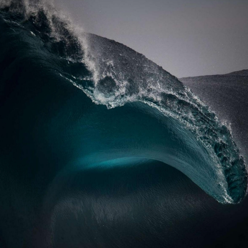 model photo Casablanca portant une tenue compl&egrave;te de la maison Casablanca Paris