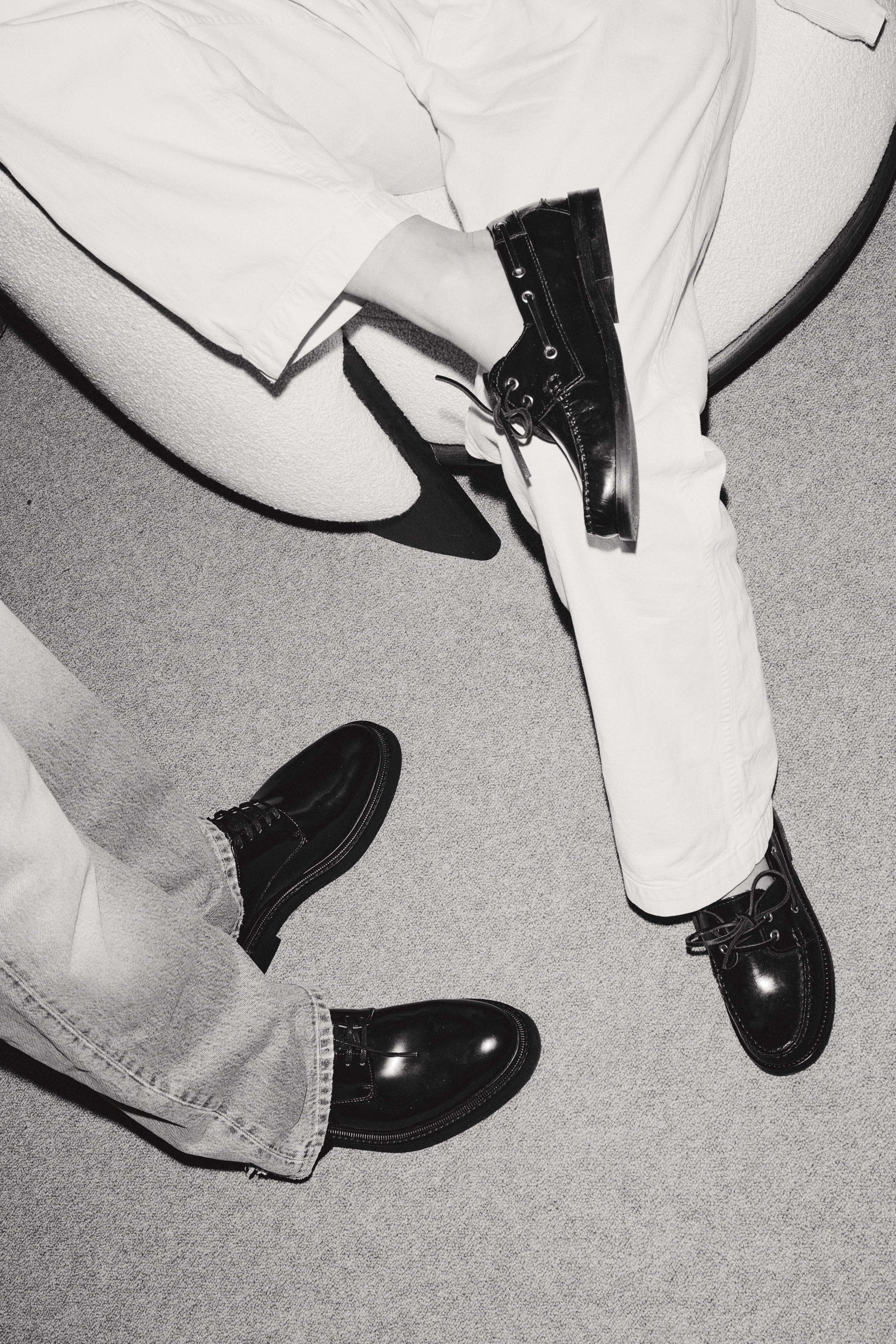 Philippe Model - Un escalier rempli de paires de chaussures de maison Autry| Cr&eacute;ateur Philippe Model vendu dans la boutique de v&ecirc;tements Soulery &agrave; Toulouse